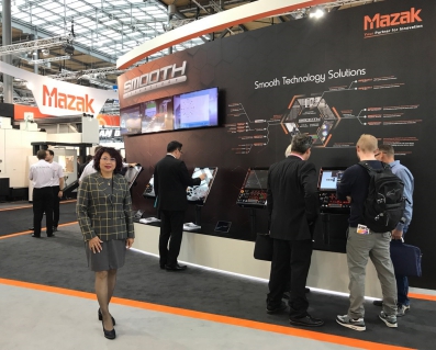 Bà Trần Kim Dung – Tổng giám đốc Công ty TNHH Tuyết Nga tham dự triển lãm EMO - HANOVER - GERMANY NĂM 2017 