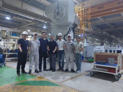 CÔNG TY TNHH TUYẾT NGA BÀN GIAO MÁY CẮT/CHẶT PHÔI DẬP NÓNG CỠ LỚN TẠI VIỆT NAM 